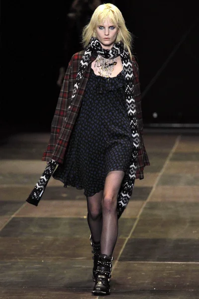 Look 14